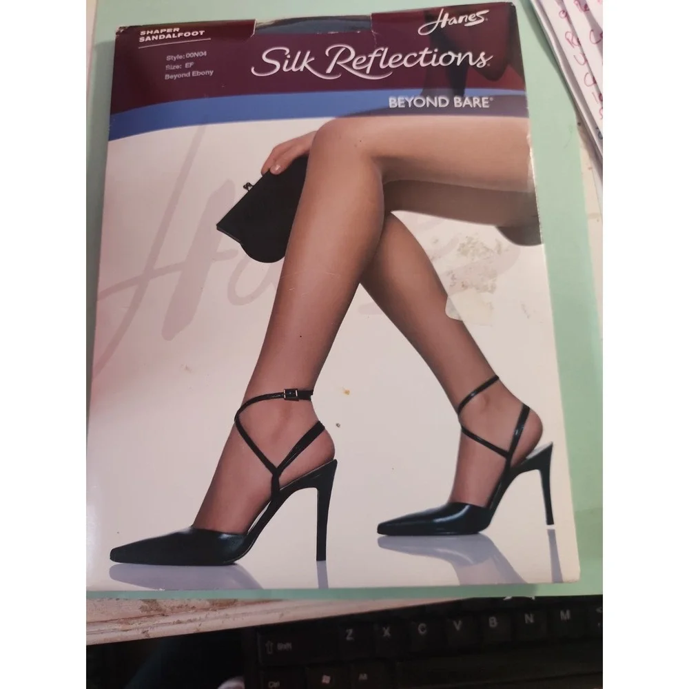 Hanes™ Silk Reflections Beyond Bare Size EF BEYOND‎ Ebony Control Top SandalFoot